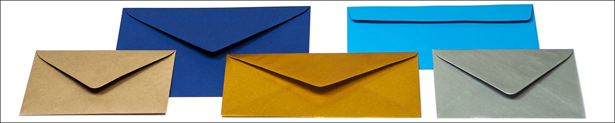 Ampia scelta di buste colorate e cartoline